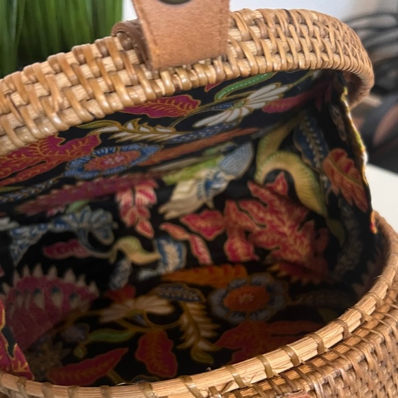 Round Rattan Women's Bag Good Condition - Picture 8 of 10